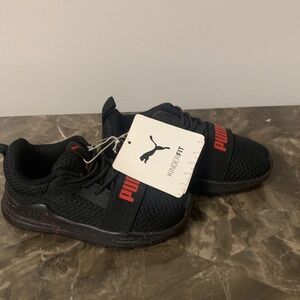 PUMA Todler Kinderfit Red and Black Sneakers Sz 8